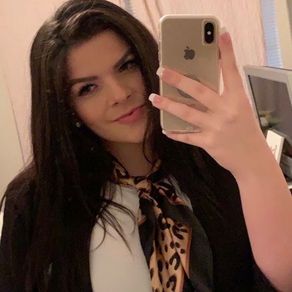 Meet your Posher, Madison - Picture 1 of 1